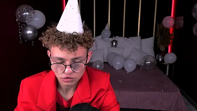 Snapshot of NathanCurl chatting on October 21, 2025, 7:31 am NathanCurl online show from October 21, 2025, 7:31 am