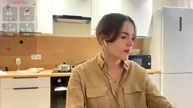FavorLeila online show from September 24, 2025, 1:14 pm