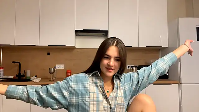 FavorLeila online show from October 3, 2025, 2:14 pm