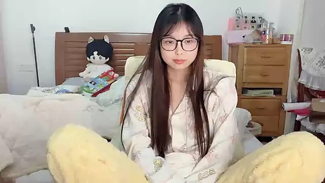 Akong11 online show from December 4, 2025, 2:26 pm