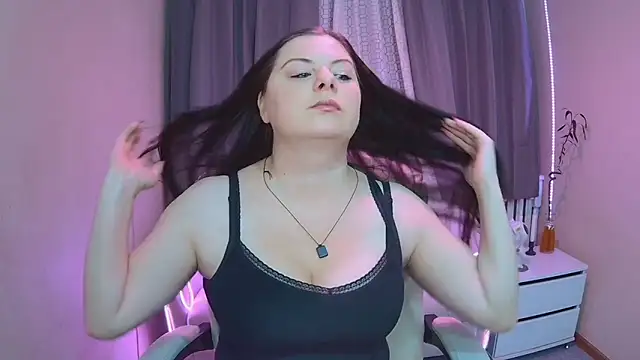 BritneyRaine online show from November 17, 2025, 1:06 pm