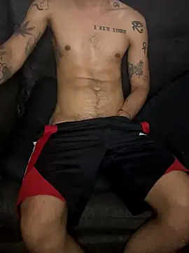 Snapshot of latinoxx1992 chatting on September 16, 2025, 1:39 am latinoxx1992 online show from September 16, 2025, 1:39 am