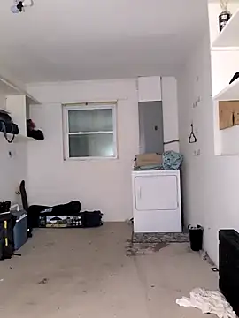 Snapshot of Clownboi17 chatting on October 19, 2025, 5:08 am Clownboi17 online show from October 19, 2025, 5:08 am