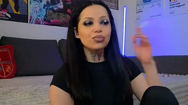 KiraQuinn1 online show from April 8, 2026, 3:56 pm