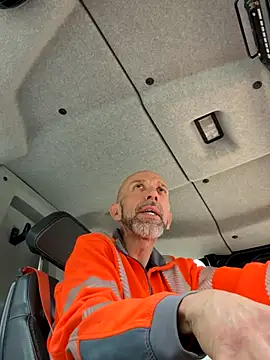 Snapshot of Sly38900 chatting on October 9, 2025, 2:59 pm Sly38900 online show from October 9, 2025, 2:59 pm