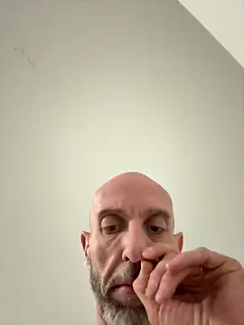 Snapshot of Sly38900 chatting on October 28, 2025, 11:29 pm Sly38900 online show from October 28, 2025, 11:29 pm