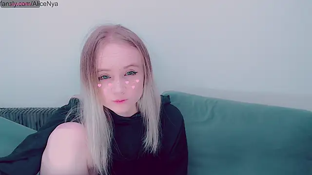 AliceNya cute online show from October 26, 2025, 3:56 am