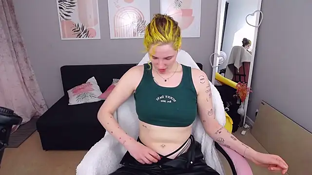 SabrinaRayX online show from April 4, 2026, 12:35 pm