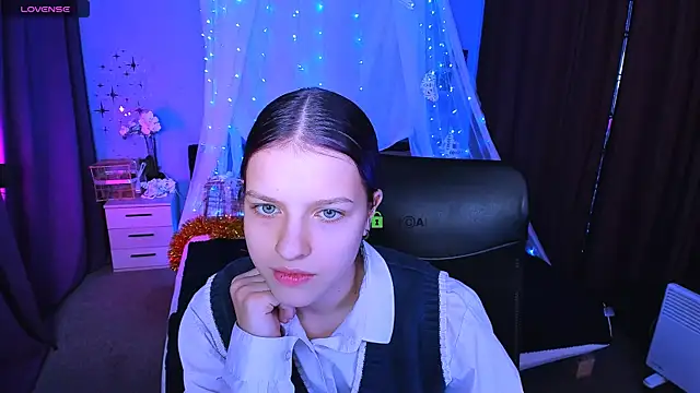 kaela spell  online show from January 18, 2026, 9:40 pm