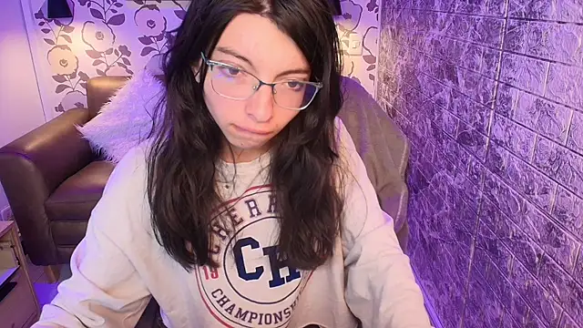 alllyson  online show from October 3, 2025, 7:44 pm