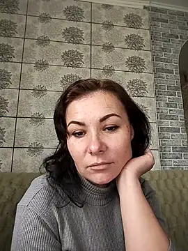 Mia24Blove online show from October 14, 2025, 9:43 am