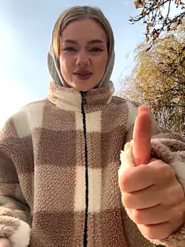 MilaMoone online show from November 30, 2025, 11:25 am