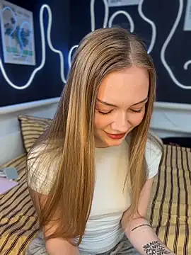 MilaMoone online show from May 30, 2026, 12:02 pm