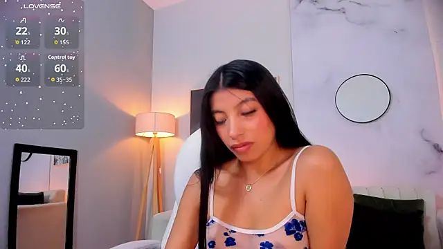 Tiffany Low online show from November 12, 2025, 1:33 pm