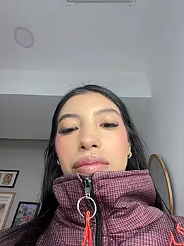Tiffany Low online show from May 21, 2026, 12:12 pm