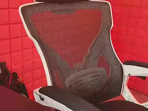 VyLouis2kk7 online show from October 17, 2025, 2:41 pm