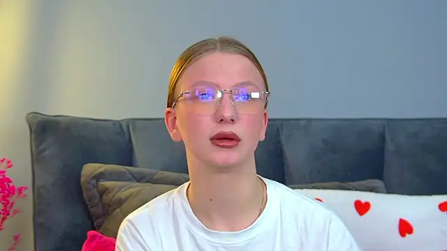 BeatriceBinoche online show from March 25, 2026, 6:19 am