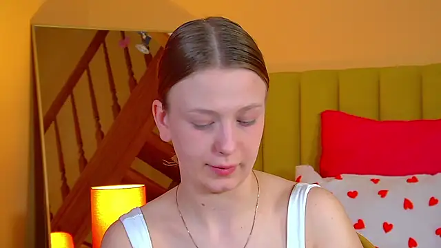 BeatriceBinoche online show from April 15, 2026, 7:32 pm