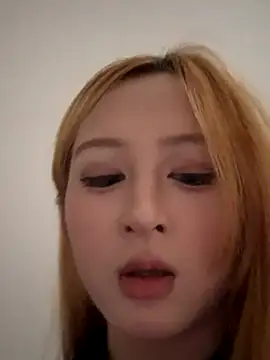 Snapshot of yuki_june chatting on September 18, 2025, 7:10 am yuki june online show from September 18, 2025, 7:10 am