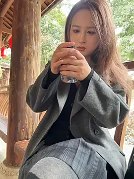 yuki june online show from January 18, 2026, 7:56 am