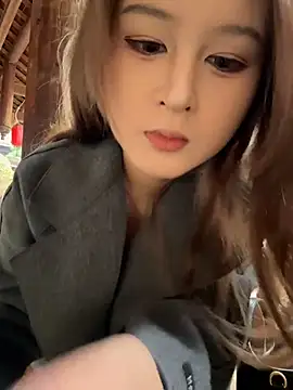 yuki june online show from February 9, 2026, 8:40 am