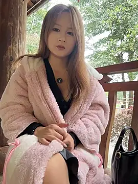 Snapshot of yuki_june chatting on March 3, 2026, 8:42 am yuki june online show from March 3, 2026, 8:42 am