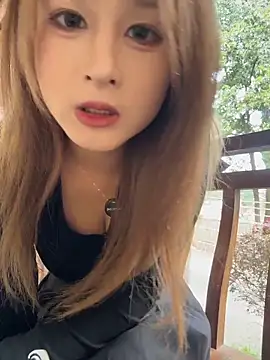 Snapshot of yuki_june chatting on March 5, 2026, 8:10 am yuki june online show from March 5, 2026, 8:10 am