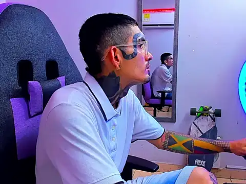 boy tatto777 online show from September 23, 2025, 1:14 pm