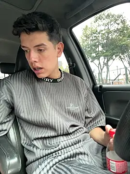 Snapshot of mattebret11 chatting on September 24, 2025, 5:38 pm mattebret11 online show from September 24, 2025, 5:38 pm