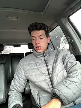 Snapshot of mattebret11 chatting on October 21, 2025, 5:24 pm mattebret11 online show from October 21, 2025, 5:24 pm