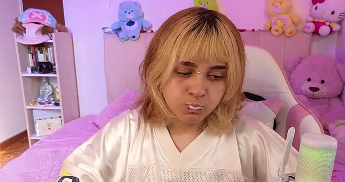 NekoWaifu online show from March 3, 2026, 1:28 pm