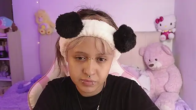 NekoWaifu online show from May 14, 2026, 2:13 pm
