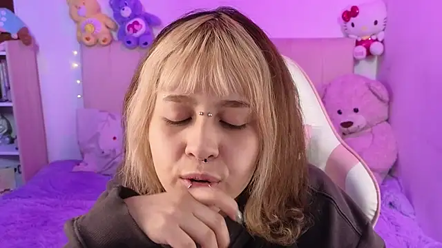 NekoWaifu online show from May 29, 2026, 2:48 pm