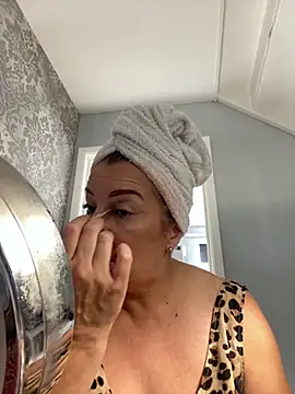 Snapshot of PoppyPrincessxox chatting on October 2, 2025, 9:38 am PoppyPrincessxox online show from October 2, 2025, 9:38 am