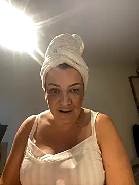 Snapshot of PoppyPrincessxox chatting on October 3, 2025, 10:01 am PoppyPrincessxox online show from October 3, 2025, 10:01 am