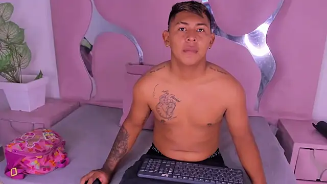 Snapshot of Mikeandmoonasm chatting on November 12, 2025, 1:00 pm Mikeandmoonasm online show from November 12, 2025, 1:00 pm