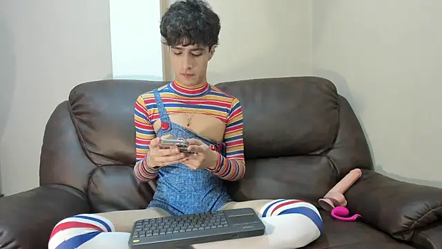 Snapshot of Xam_Collen chatting on October 31, 2025, 2:18 pm Xam Collen online show from October 31, 2025, 2:18 pm