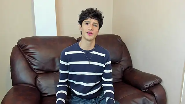 Snapshot of Xam_Collen chatting on December 22, 2025, 5:10 pm Xam Collen online show from December 22, 2025, 5:10 pm