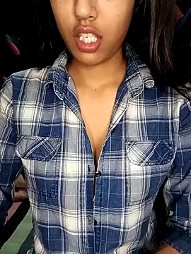 reetika6375 online show from November 14, 2025, 7:23 pm