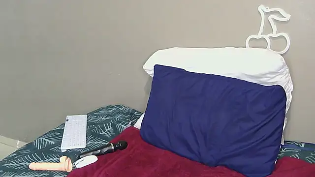 Serafynn online show from September 30, 2025, 1:49 pm