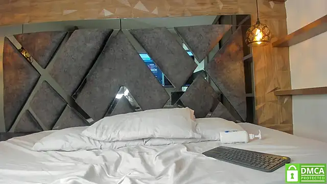 Scarlet  Jones  online show from September 26, 2025, 8:57 pm