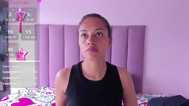 HoollyHendrix online show from September 29, 2025, 7:40 pm