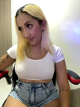 Isa klein online show from November 17, 2025, 9:42 pm