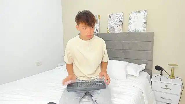 Zacktorres  online show from December 16, 2025, 10:26 pm