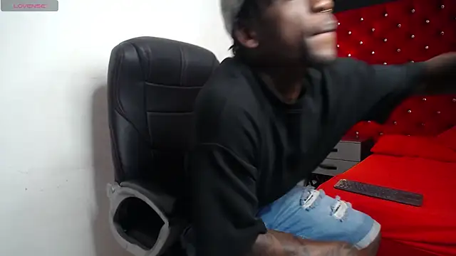 Snapshot of SkylerBigxxx chatting on October 31, 2025, 3:51 am SkylerBigxxx online show from October 31, 2025, 3:51 am