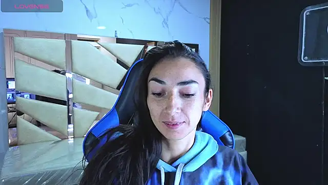 Maily a  online show from April 8, 2026, 2:33 am