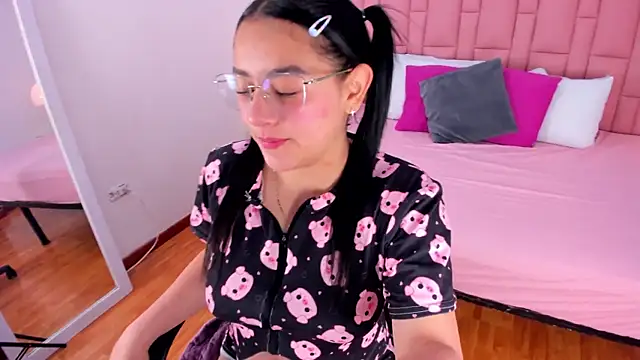 Amy Ferreira online show from December 21, 2025, 12:51 am