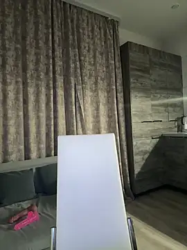 Snapshot of MissOyee chatting on February 3, 2026, 7:41 pm MissOyee online show from February 3, 2026, 7:41 pm