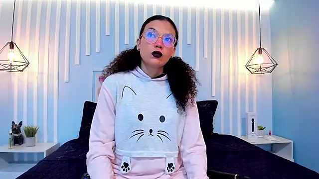 SweetStarr  online show from October 28, 2025, 12:19 pm