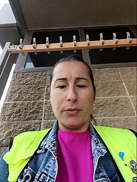 bichota85 online show from October 24, 2025, 10:33 am